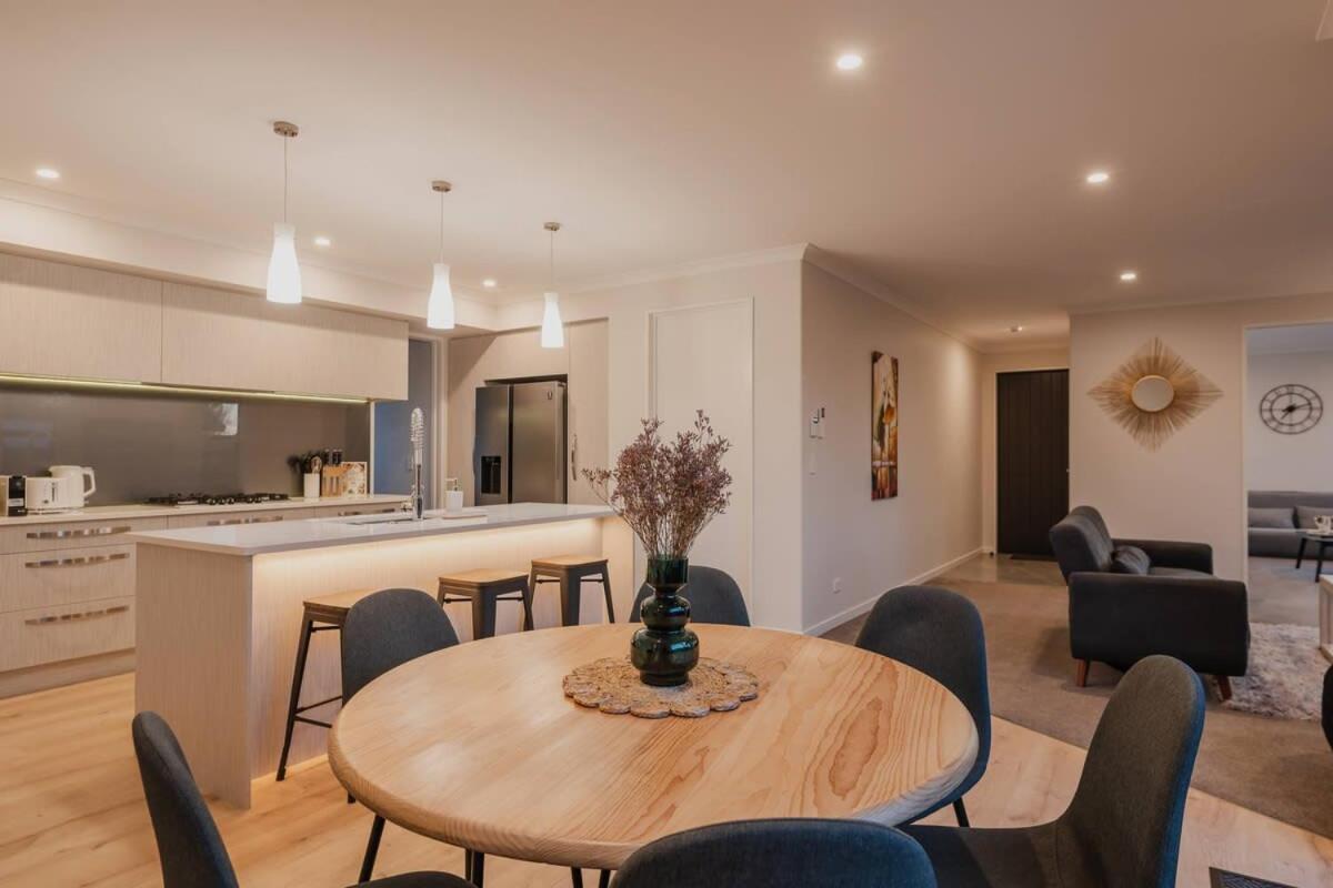 Elegant 3Br Home On Mustang Avenue Christchurch Exterior foto