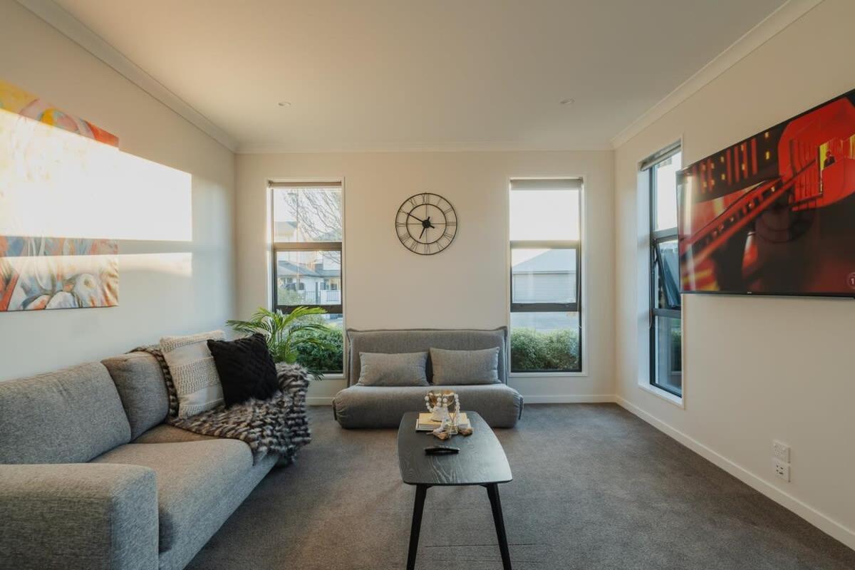 Elegant 3Br Home On Mustang Avenue Christchurch Exterior foto